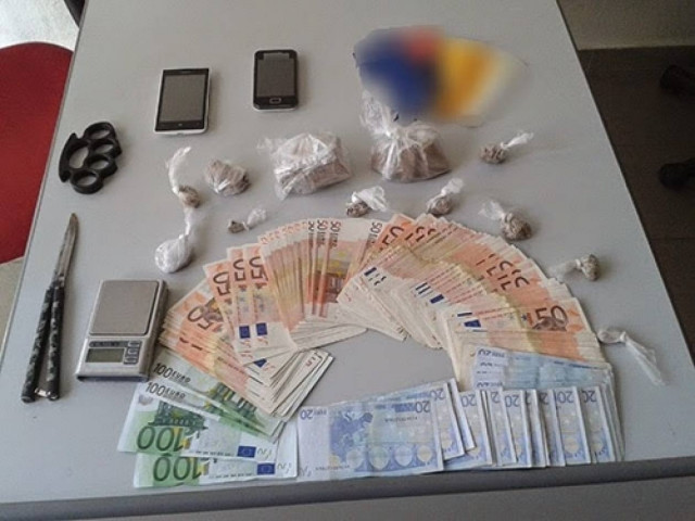 Βέροια: Χειροπέδες σε 4 άτομα για ναρκωτικά και αντίσταση