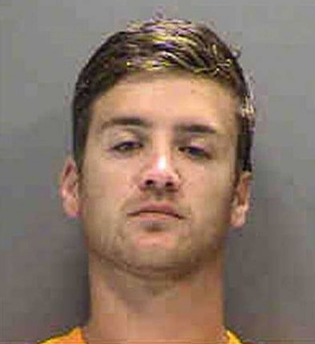 Χόρευε γυμνός στην οροφή του αυτοκινήτου!