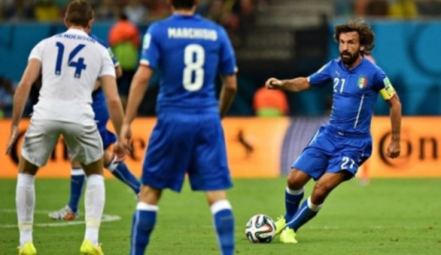 Mundial 2014: Το απίστευτο φάουλ του Πίρλο (video)