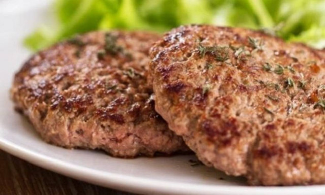 Συνταγή για πεντανόστιμα μπιφτέκια σε 25 λεπτά!