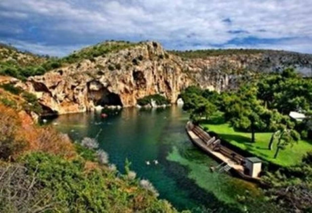 The Guardian: Διακοπές στην «Αθηναϊκή Ριβιέρα»