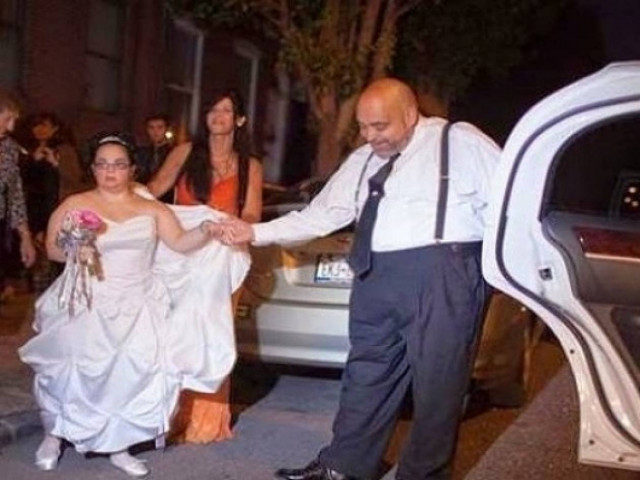 ΜΟΝΑΔΙΚΕΣ ΕΙΚΟΝΕΣ: Ένας διαφορετικός γάμος που συγκινεί