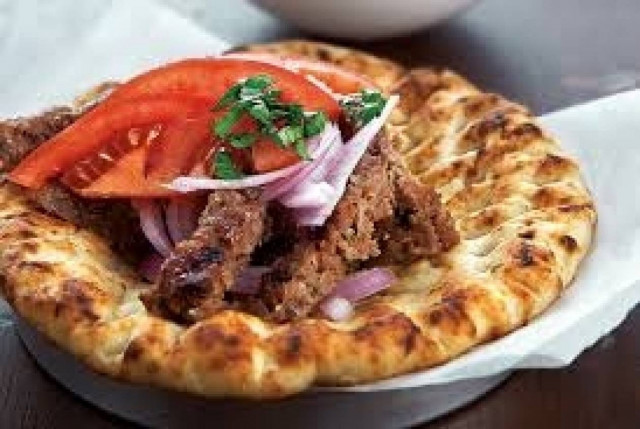 Εσείς γνωρίζετε ποια είναι τα φαγητά των μεθυσμένων ανά τον πλανήτη;