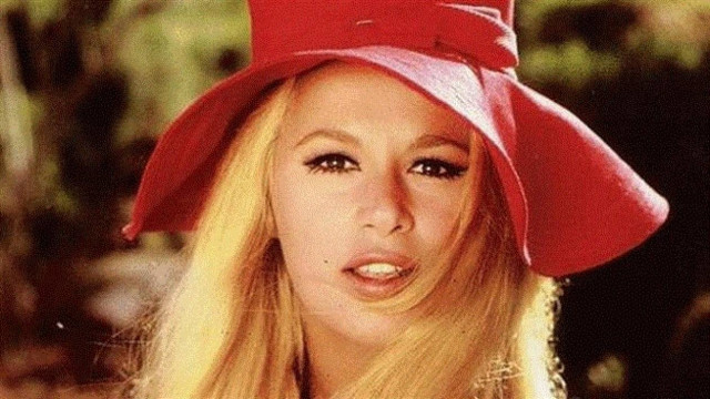 Δείτε την Αλίκη Βουγιουκλάκη πριν τις πλαστικές! (pic)