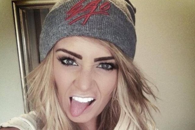 Στρίπερ διοργανώνει πάρτι αποφοίτησης! (photos)