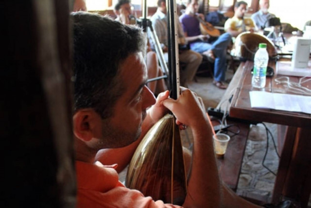 Για ρεμπέτικο... στην Σκύρο!