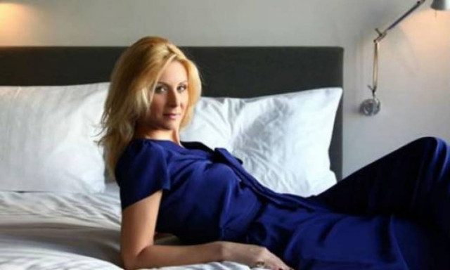 H Κατερίνα Γκαγκάκη άβαφη πάνω σε μηχανάκι!