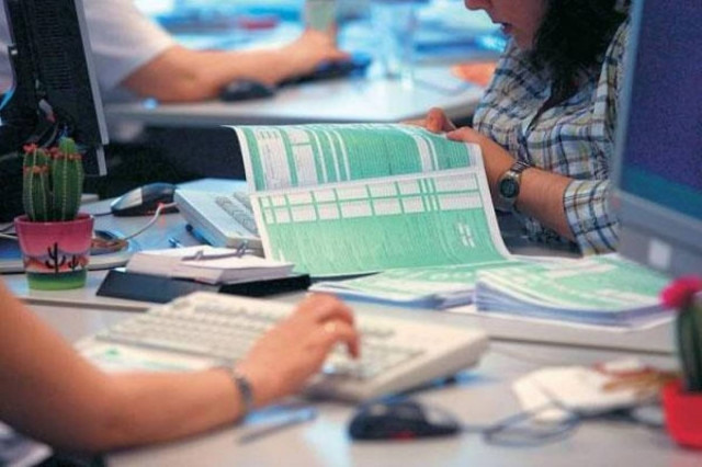 Προς παράταση οι φορολογικές δηλώσεις-Δεν έχουν υποβληθεί 3,3 εκατ.