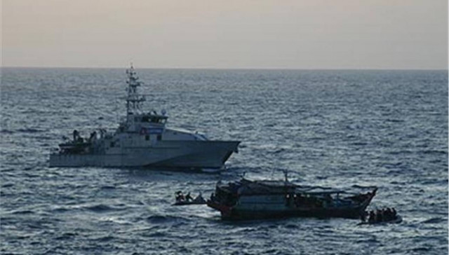 Μαλαισία: Αγνοείται η τύχη 42 Ινδονήσιων μετά τη βύθιση πλοίου