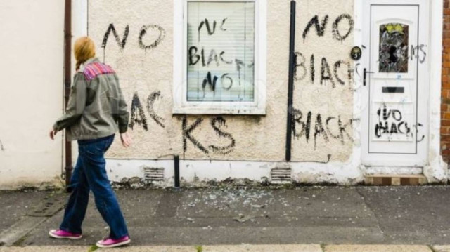 Γερμανία: Αύξηση στις επιθέσεις ακροδεξιών, «φονικός κίνδυνος» οι τζιχαντιστές