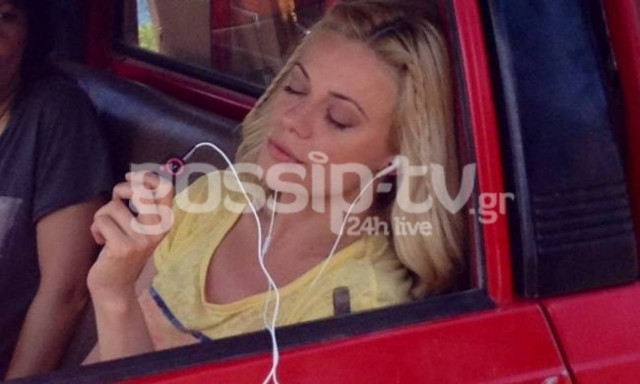 Την πήρε ο ύπνος κι έγειρε…. στου αγροτικού την άκρη