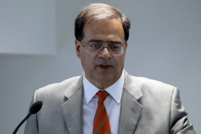 «Παρθενική» εμφάνιση για τον Χαρδούβελη στο Eurogroup