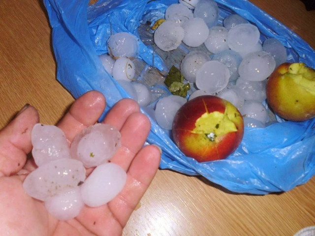 Ημαθία: Δείτε το χαλάζι που έπεσε σε Παλατίτσια και Μελίκη (φωτό)