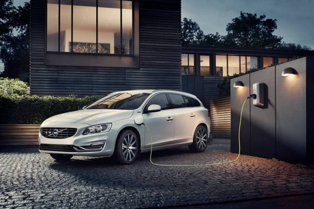 Volvo V60 Plug-in Hybrid: Τέλειος συνδυασμός απόδοσης & επιδόσεων