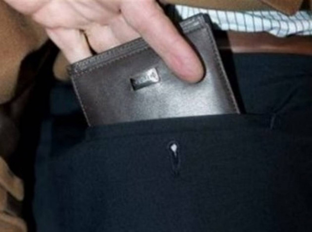 Θεσσαλονίκη: Αλλοδαπός έπαιρνε πορτοφόλια αντί για ποτό από τα μπαρ