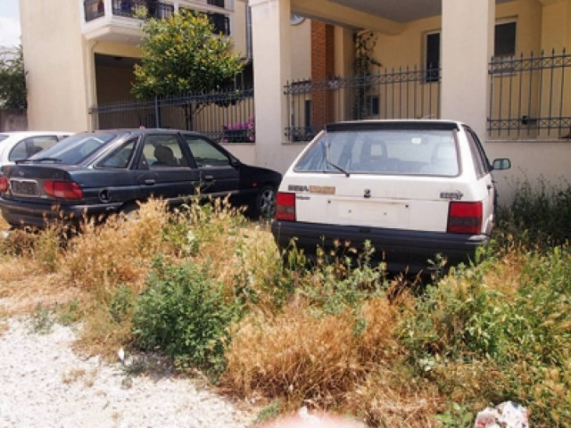 Κομοτηνή: Εκστρατεία απομάκρυνσης 110 παρατημένων οχημάτων