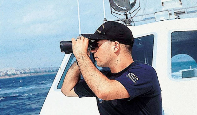 Αγνοείται 82χρονος σέρφερ ανοιχτά της Σαλαμίνας