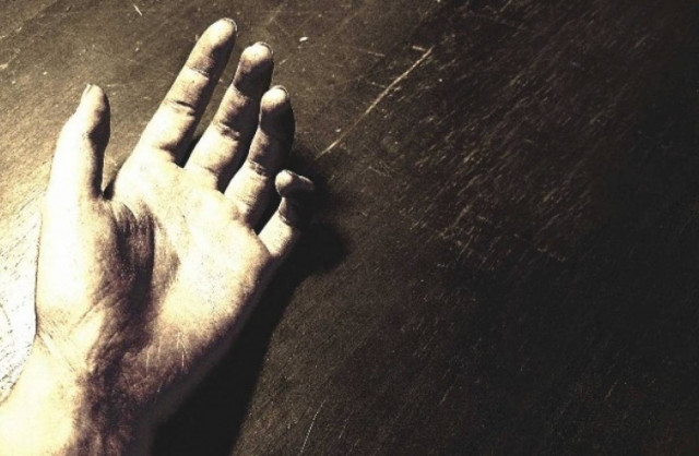 Καρδίτσα: Με το κορδόνι των παπουτσιών του κρεμάστηκε ο 24χρονος