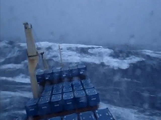 Συνελήφθη ο καπετάνιος που βγήκε «στα ανοιχτά» με κακό καιρό