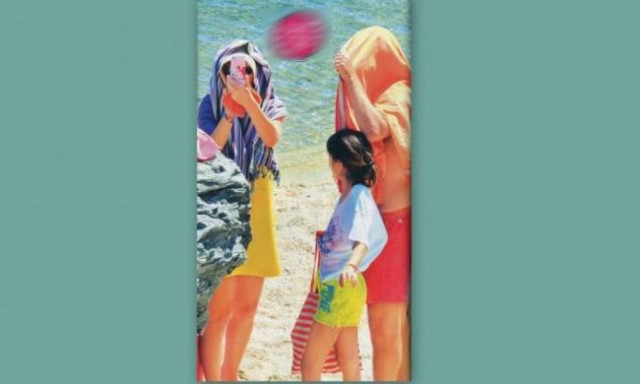 Η στιγμή που η Ελένη έκανε… τσακωτό τον παπαράτσο