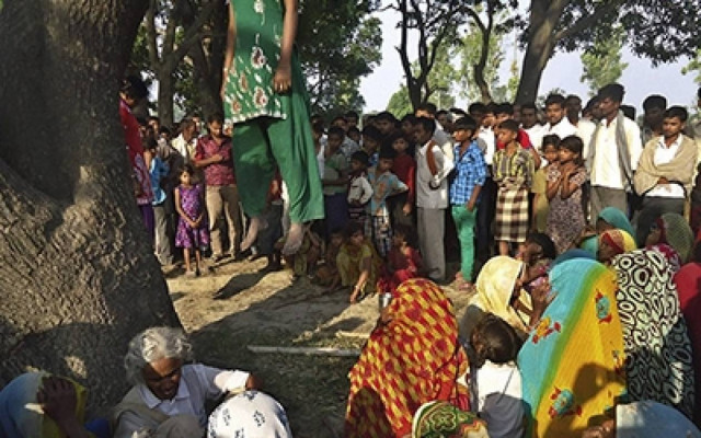 Συλλήψεις για τον ομαδικό βιασμό και τον απαγχονισμό γυναίκας