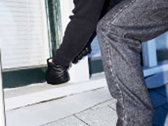 «Χτύπησε» δύο καταστήματα μέσα σε λίγα λεπτά στην Άρτα