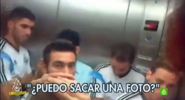 Μουντιάλ 2014:Οπαδός μοιράστηκε το... ασανσέρ με την Αργεντινή! (pics+video)