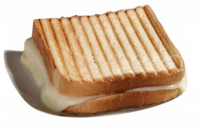 Πώς να ψήσετε ένα τοστ με το... σίδερο (Video)