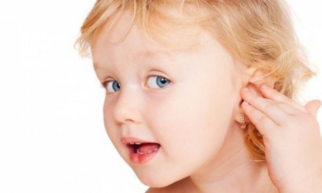 Η ωτίτιδα έχει έξαρση το καλοκαίρι. Πώς θα προφυλάξουμε το παιδί μας;