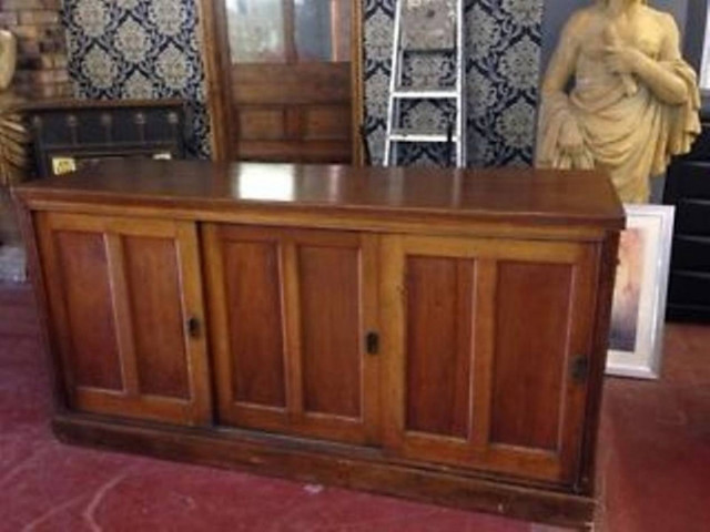 ΗΠΑ: Πρώτα τής πλημμύρισε το σπίτι και μετά κρύφτηκε γυμνή στο ντουλάπι! (photo)