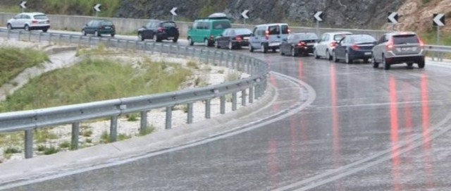 Ροδόπη: Κατάρρευση στο σύστημα ελέγχου διαβατηρίων και ουρές χιλιομέτρων στα σύνορα