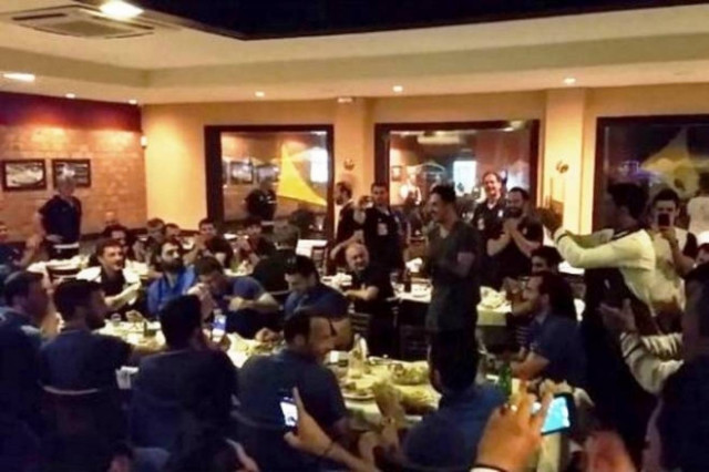 Μουντιάλ 2014-Ελλάδα: Τα γενέθλια του Κατσουράνη (video)