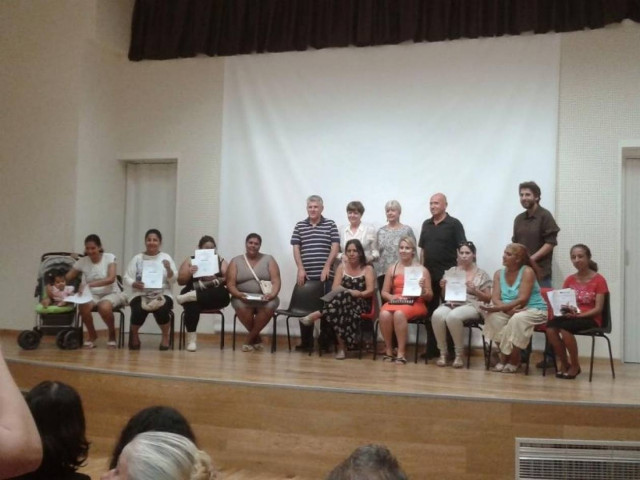 Δενδροπόταμος: Γυναίκες Ρομά παρέλαβαν τα απολυτήρια του δημοτικού