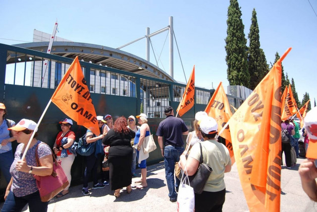 Συγκέντρωση εκπαιδευτικών στο Υπουργείο Παιδείας (pics-vid)