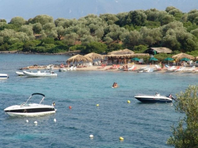 Καμένα Βούρλα: Παραλίγο τραγωδία με δύο ζευγάρια που επέβαιναν σε ταχύπλοο