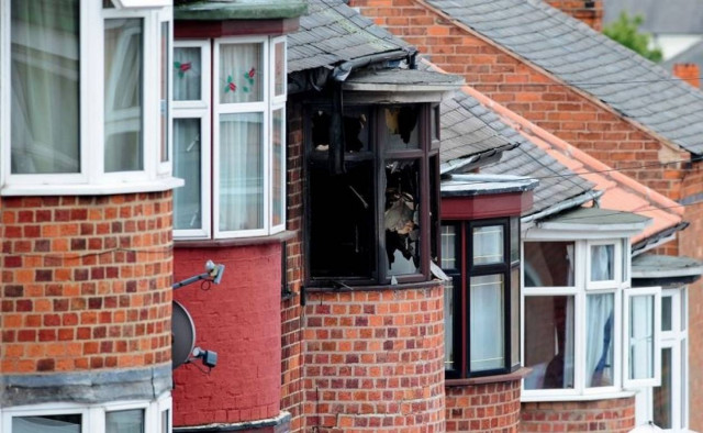 Βρετανία: Ήθελαν εκδίκηση και έκαψαν ζωντανή λάθος οικογένεια! (photos)