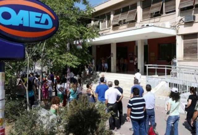 Πάτρα: «Κόλαση» στα γραφεία του ΟΑΕΔ-Συνωστισμός και ένταση