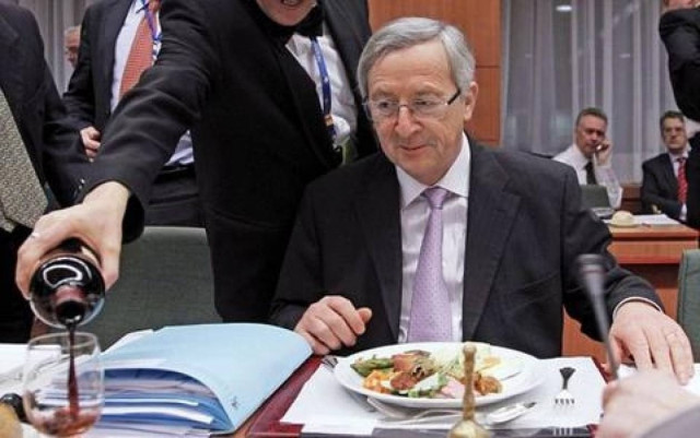 Daily Mail: Τα... «τσούζει» ο Γιούνκερ - Ακατάλληλος για την Κομισιόν