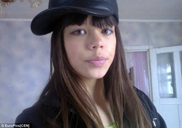 Σοκαριστικό βίντεο: Την ανάγκασαν να πιει νερό από λακκούβα λόγω ομορφιάς!