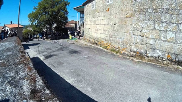 Απίστευτη στροφή στις 2 ρόδες σε αγώνα ράλι (Video)