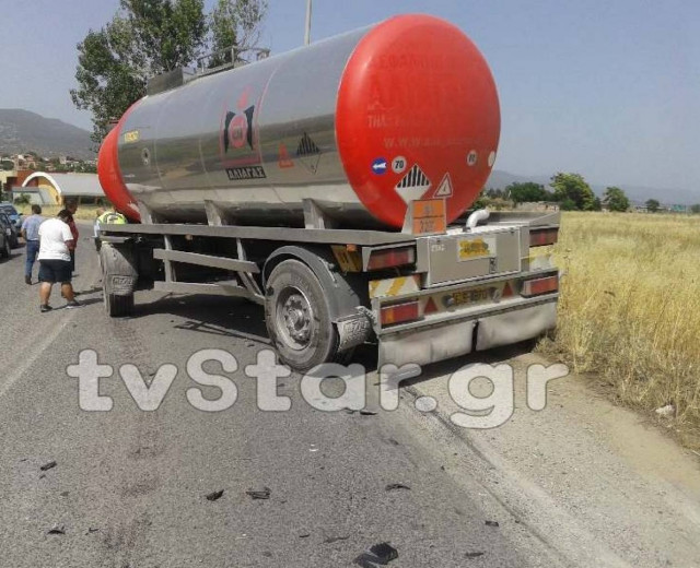 Λαμία: Σύγκρουση βυτιοφόρου με 3 Ι.Χ. στην είσοδο της πόλης