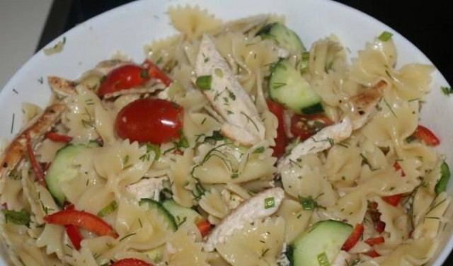 Μακαρονοσαλάτα άκρως καλοκαιρινή