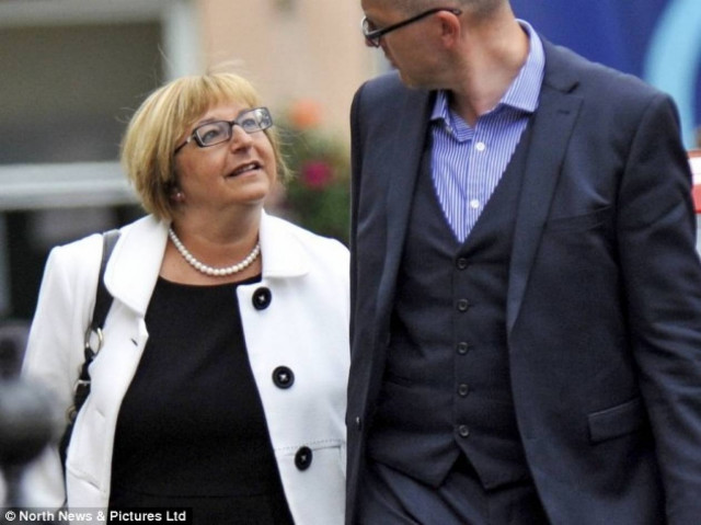 Δασκάλα έκανε σεξ με 13χρονο μαθητή της, όταν μπήκε μέσα ο σύζυγός της