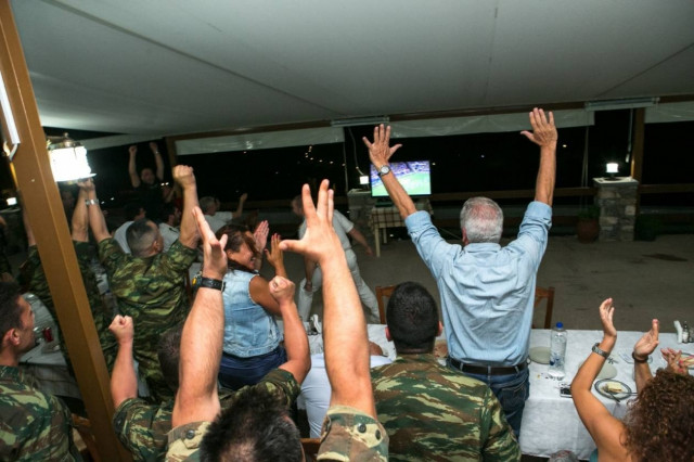 Δείτε πώς πανηγύρισε το γκολ του Σαμαρά ο Αβραμόπουλος (vids+pics)