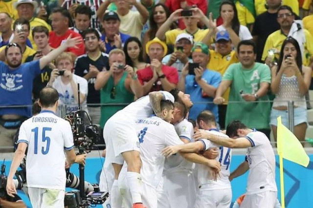 Μουντιάλ 2014-Ελλάδα: Ο Άγγελος και… η Παναγιά μαζί της!