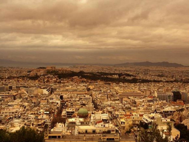 Αποπνικτική ατμόσφαιρα: Στο «κόκκινο» ο υδράργυρος και σκόνη από την Αφρική