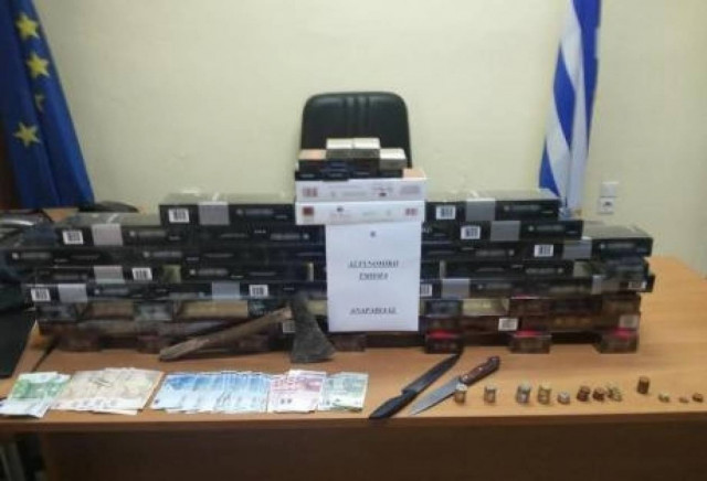 Ηλεία: Η καταγγελία για ληστεία αποκάλυψε μαχαίρια, τσεκούρια και λαθραία τσιγάρα