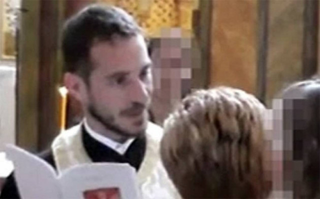 Ο ιερέας απαντά: «Γιατί αρνήθηκα να βαπτίσω το κοριτσάκι» (vid)