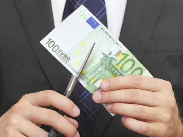 Η δεύτερη μεγαλύτερη μείωση μισθών της Ε.Ε. έγινε στην Ελλάδα
