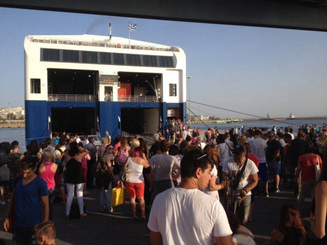 Τηλεφώνημα για βόμβα σε πλοίο για Σύρο